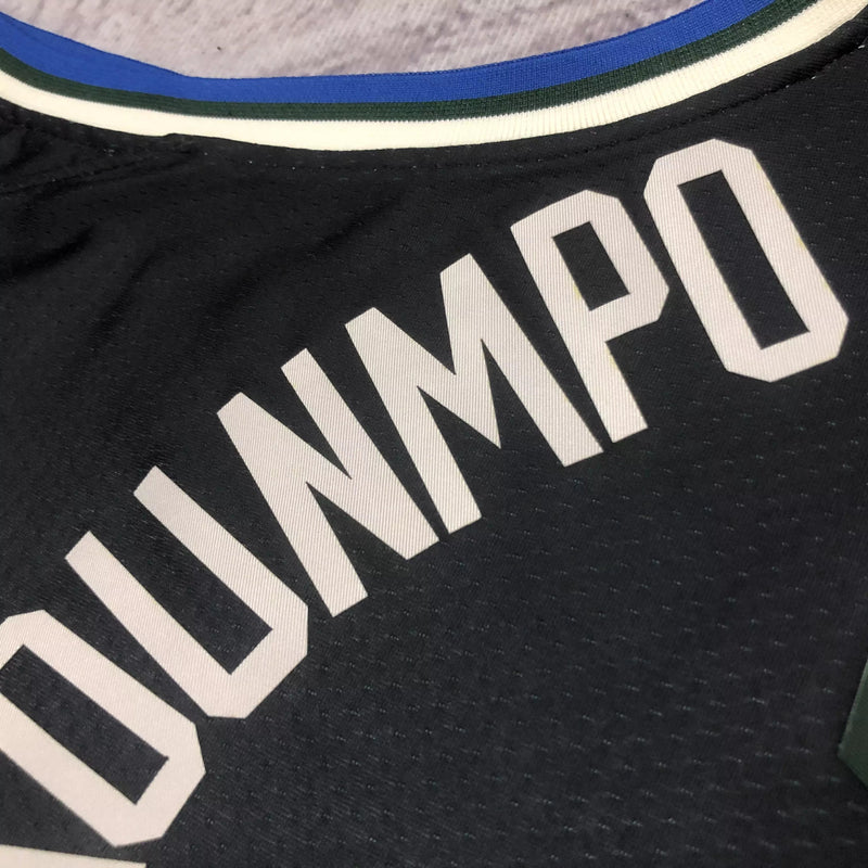 Camiseta NBA masculina dos Milwaukee Bucks edição Statement 2022/23.